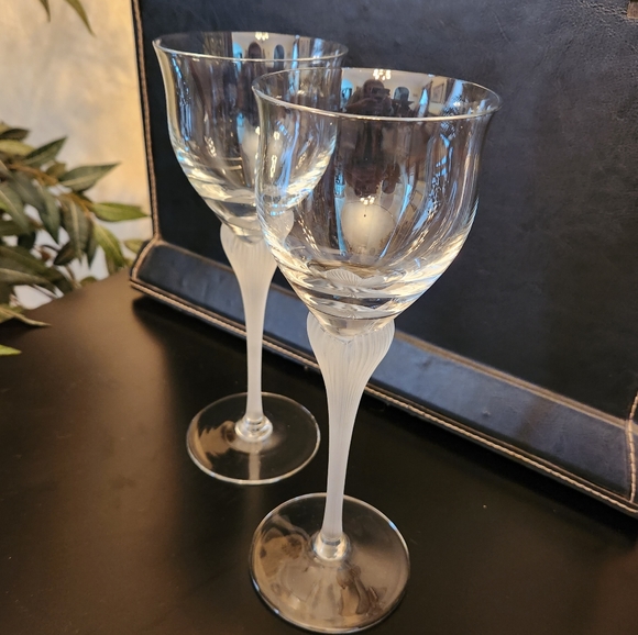 Mikasa Set of 2 Vintage Sea Mist Crystal Wine Glasses Frosted Ribbed Stems 9.25" - Picture 5 of 9